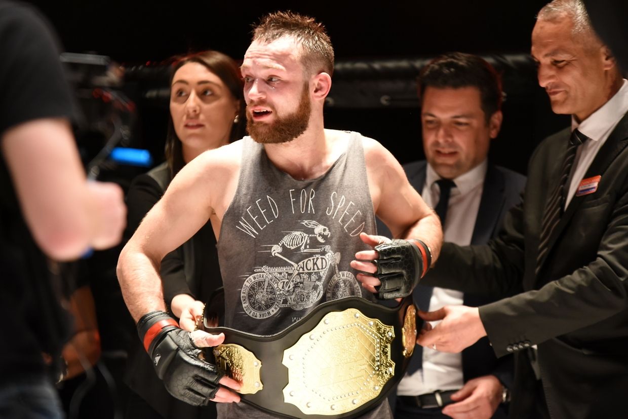 Julien Gracco avec la ceinture RLFC -63 kg.