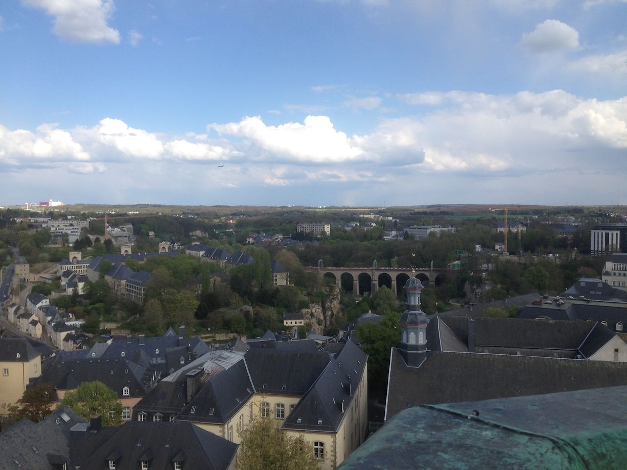 Es geht weiter hoch durch den Dachstuhl des neuen Teils der Kathedrale, eine Wendeltreppe empor in schwindelerregende Höhe, von wo aus man eine Aussicht über die ganze Stadt hat. 