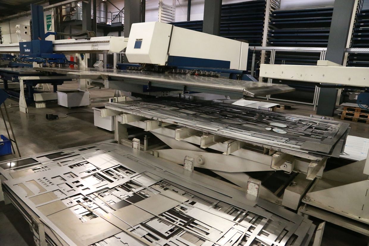 Mit modernster Technik werden Einzelstücke zugeschnitten und ausgestanzt. 