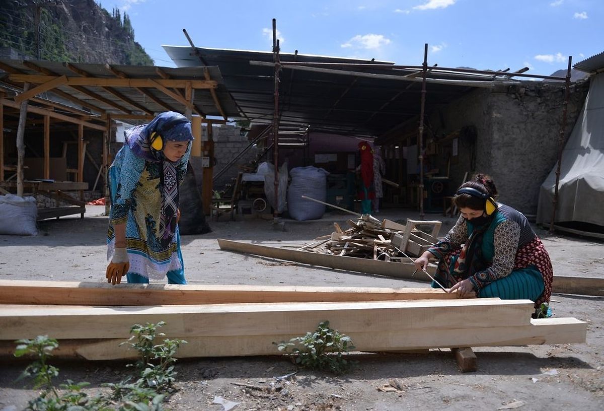TO GO WITH Pakistan-mountaineering-women,FEATURE BY GOHAR ABBAS In this photograph taken on August 6, 2014, Pakistani carpenters work at their woodshop in Altit village in the northern Hunza valley. Breaking taboos and pursuing jobs traditionally done by men, the first batch of women to train as high altitude guides at northern Pakistan's remote Shimshal Mountaineering School are preparing to put four years of hard study to the test. AFP PHOTO/ Aamir QURESHI