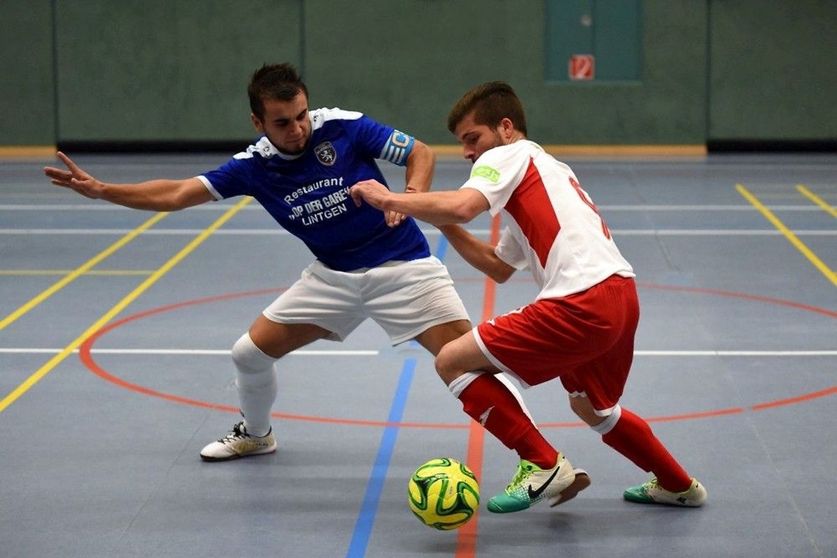 Miguel da Silva (Wilwerwiltz) a souffert face à la vivacité de Lucien Nicolas. Le joueur de Feulen.
Nicolas a signé un triplé et il a inscrit son 11e but en championnat.