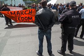 Bei den Krawallen vor dem Konferenzzentrum in Kirchberg waren mehrere Demonstranten und Polizisten verletzt worden.