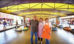 „Man hat es im Blut!“: Charles Hary mit seiner Tocher Mandy (Mitte) und Ehefrau Anna. 