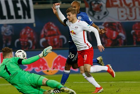 Fußball-Bundesliga: Leipzig bleibt Tabellenführer