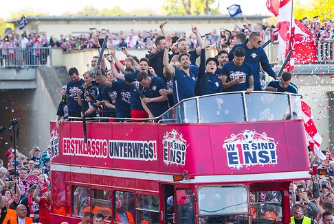 Auf- und Abstiegskampf in der 2. Fußball-Bundesliga: RB Leipzig ist erstmals erstklassig