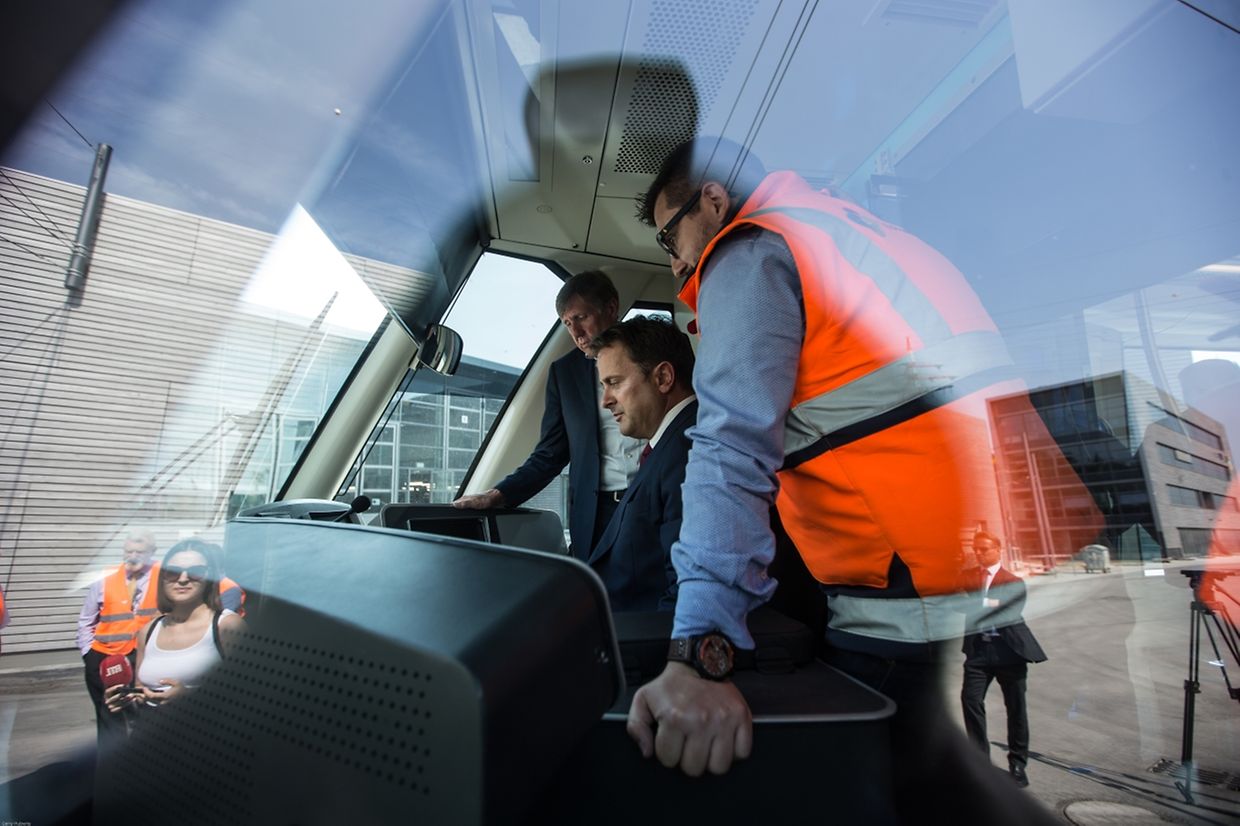 Xavier Bettel aux commandes du tram
