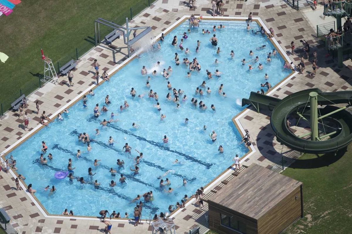 Lors de la saison estivale 2019, la piscine en plein air attirait encore d'innombrables visiteurs. Il est ensuite apparu que d'importants travaux devaient être réalisés pour mettre l'installation en conformité avec les règles de sécurité actuelles. 