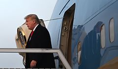 US President Donald Trump arrives at Zurich International Airport on January 21, 2020, as he prepares to travel to Davos, Switzerland for the World Economic Forum. (Photo by JIM WATSON / AFP)