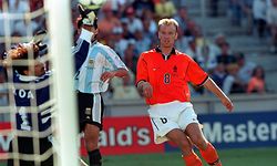 Football - 1998 FIFA World Cup - Quarter Final - Argentina v Holland - Stade Velodrome, Marseille - 4/7/98 Darren Walsh / Action Images Holland's Dennis Bergkamp scores a spectacular winning goal
