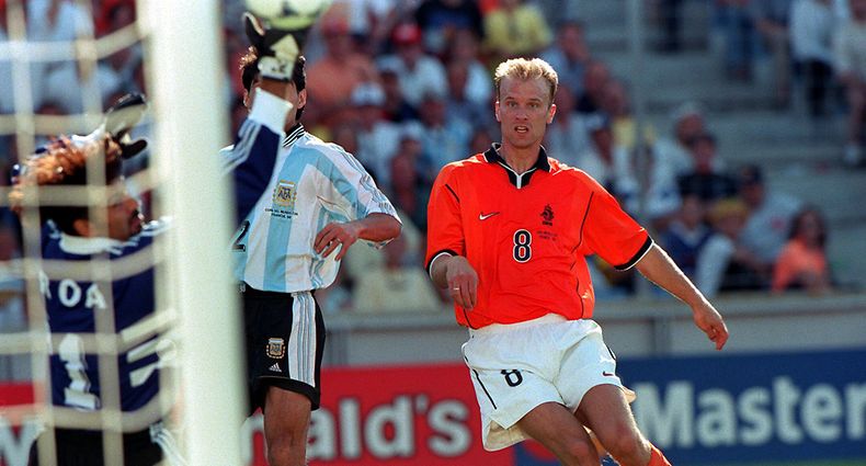 Football - 1998 FIFA World Cup - Quarter Final - Argentina v Holland - Stade Velodrome, Marseille - 4/7/98 Darren Walsh / Action Images Holland's Dennis Bergkamp scores a spectacular winning goal