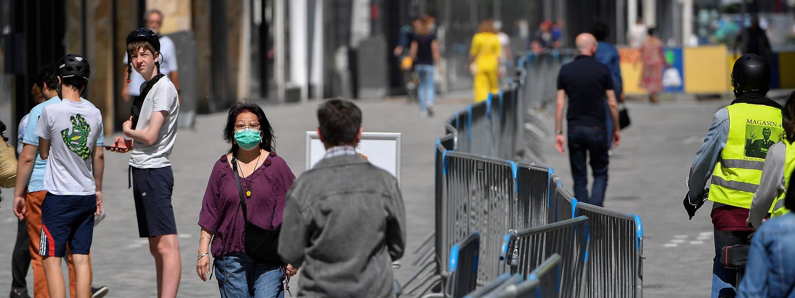 Embora o uso de máscara seja agora obrigatório em muitos lugares exteriores, a Bélgica está a registar um novo aumento de casos positivos nos últimos dias.