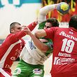 FLH Handball AXA League Meisterschaft der Maenner 2018-2019 zwischen dem HB Red-Boys Differdange und dem HC Bechem am 14.12.2019 Raphael GUDEN (6 HCB) zwischen Damir REZIC (2 RB D) und Senijin KRATOVIC  (19 RB D)