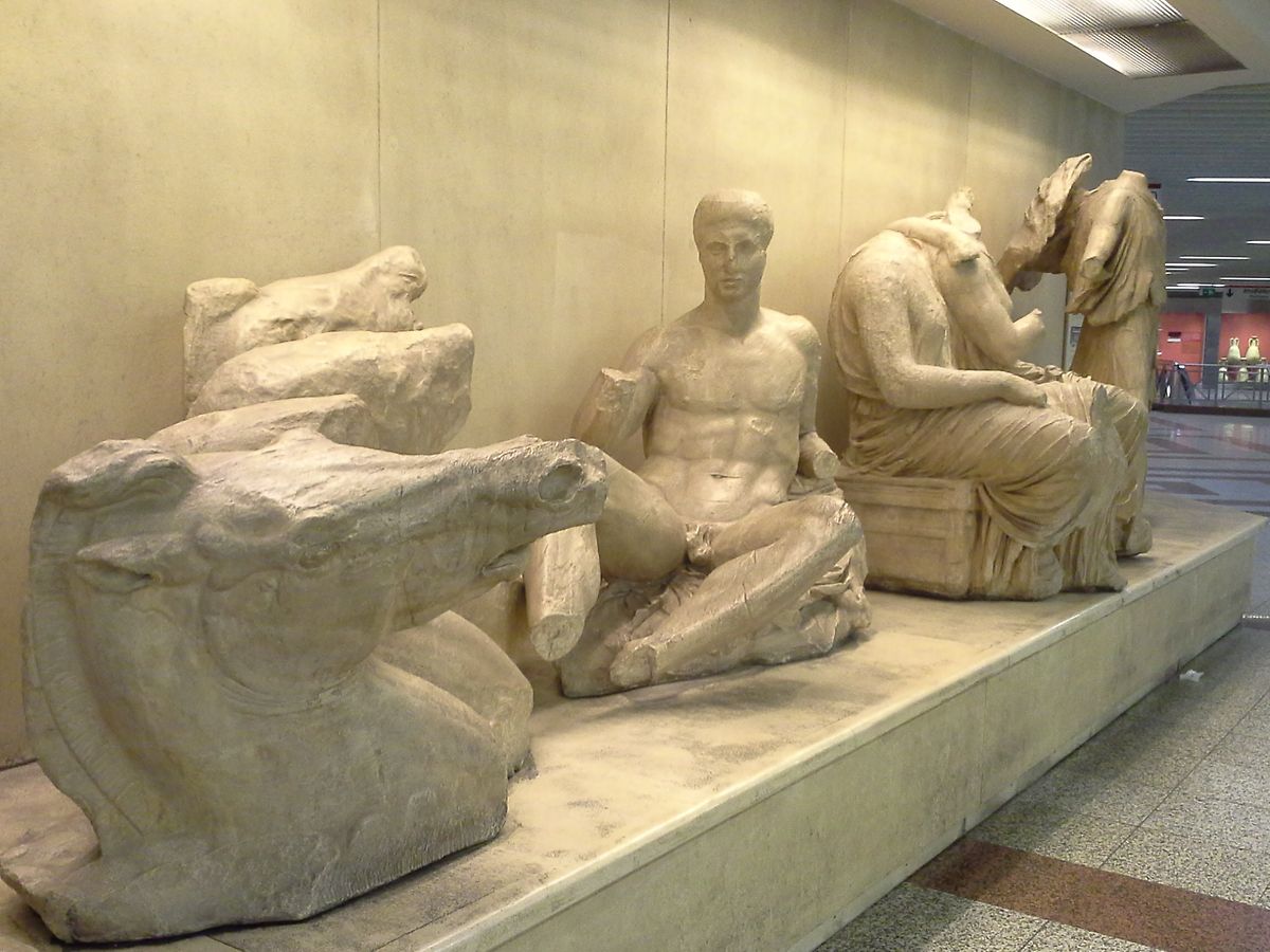 Bei Ankunft Kunst: Antike Funde in der Metrostation Akropolis zeigen unter anderem Skulpturen aus dem 5. Jahrhundert vor Christus. 