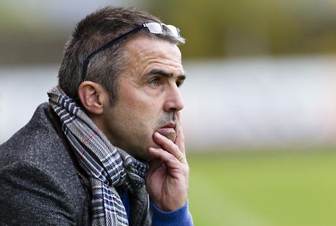 Paukenschlag bei Jeunesse: Trainer Theis verlässt den Club zum Saisonende