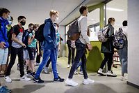 Students wear protective facemasks as they arrive for their first day of school at Mendel College, in Haarlem, The Netherlands. - Pupils and employees of a number of secondary schools must wear protective facemask when they walk through the corridors as part of the rules adopted to fight against the spread of the COVID-19 (novel coronavirus). (Photo by Robin VAN LONKHUIJSEN / ANP / AFP) / Netherlands OUT