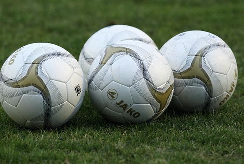 Spiel zwischen FC Saarbrücken und Eintracht Trier : Heftige Ausschreitungen bei Derby in Völklingen