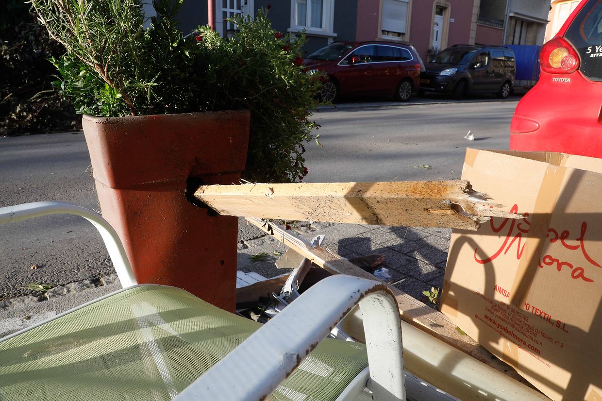 Lokales, online, Pétange, Tornado, Sturm, der Tag danach, Aufräumarbeiten, route de Luxembourg  Foto: Anouk Antony/Luxemburger Wort