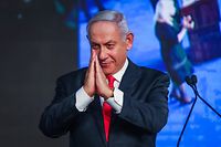 dpatopbilder - 24.03.2021, Israel, Jerusalem: Benjamin Netanjahu, Ministerpräsident von Israel und Vorsitzender der rechtskonservativen Likud-Partei, bedankt sich nach den Parlamentswahlen in Israel bei seinen Anhängern. Foto: Noam Moskowitz/dpa +++ dpa-Bildfunk +++