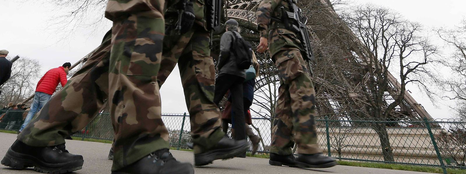 Langgediente Militärs warnen vor „Zerfall“ und „Bürgerkrieg“ in Frankreich.