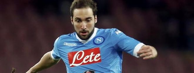Argentinier Verlasst Neapel Higuain Wechselt Fur 90 Millionen Euro Zu Juventus