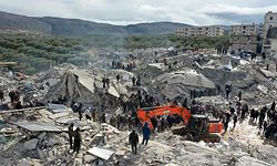TOPSHOT - This aerial view shows residents searching for victims and survivors amidst the rubble of collapsed buildings following an earthquake in the village of Besnia near the twon of Harim, in Syria's rebel-held noryhwestern Idlib province on the border with Turkey, on February 6, 2022. - Hundreds have been reportedly killed in north Syria after a 7.8-magnitude earthquake that originated in Turkey and was felt across neighbouring countries. (Photo by Omar HAJ KADOUR / AFP)