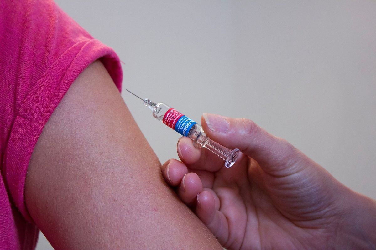 Nach WHO-Angaben ist eine Impfrate von 95 Prozent mit zwei Dosen in jedem Land nötig, um die Bevölkerung vor der Krankheit zu schützen.