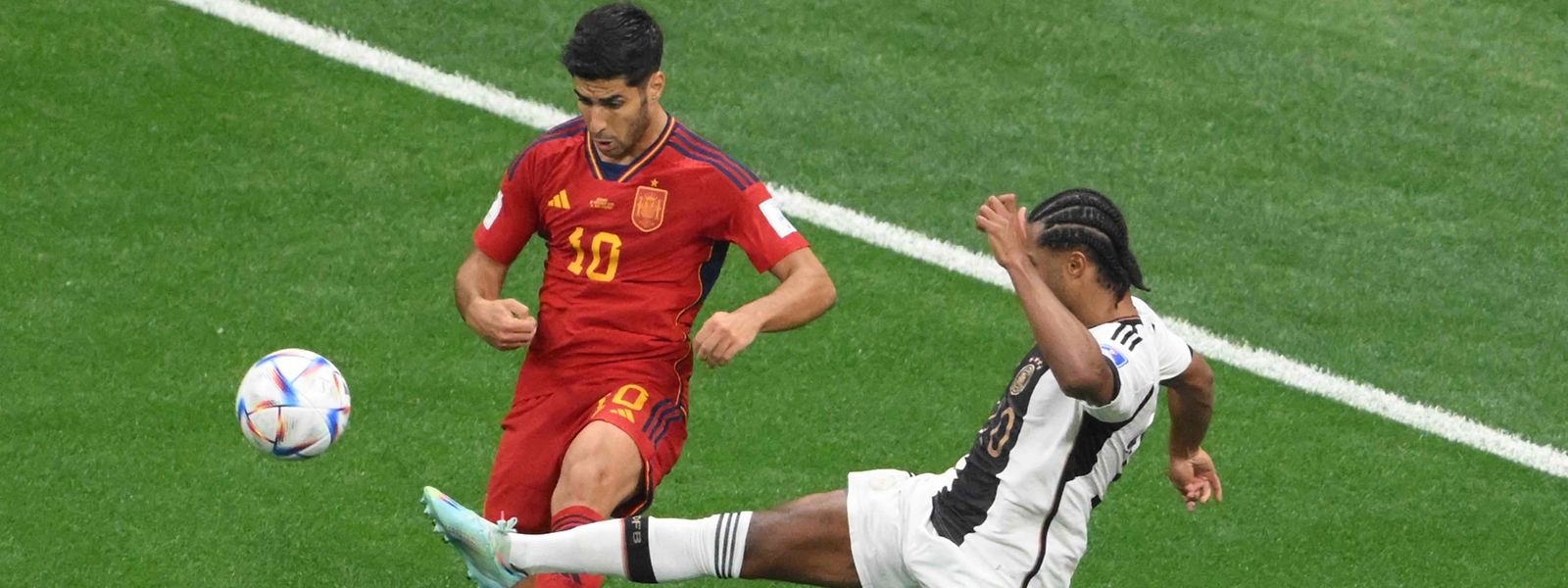 Serge Gnabry und Deutschland trennen sich mit einem 1:1-Unentschieden von Spanien um Marco Asensio.