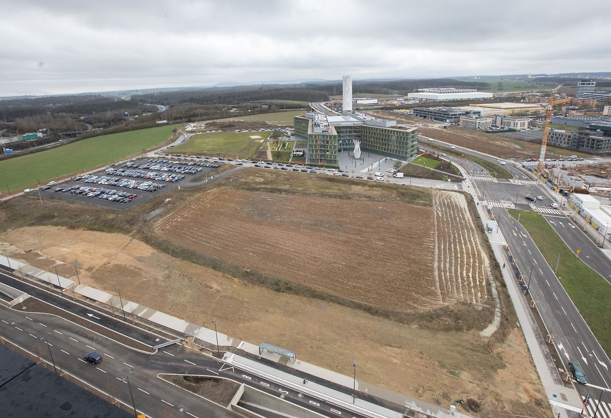 Entre le centre commercial et PWC, l'espace sera occupé par du logement essentiellement.