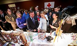 Handarbeiten, Schmuck und andere Kostbarkeiten: Das erbgroßherzogliche Paar besuchte den Traditionsbasar in Limpertsberg. .