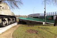Beim Pattondenkmal führt die Sauerbrücke aus Ettelbrück in Richtung Diekirch. Parallel dazu wurde die neue Brücke gebaut. / Foto: Arlette SCHMIT-THIERING