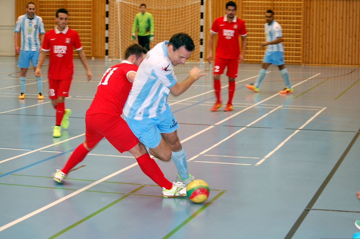 Ruben Ascençao (FC Differdange 03) et Yvan Milosevic (58 Boys Garnich)