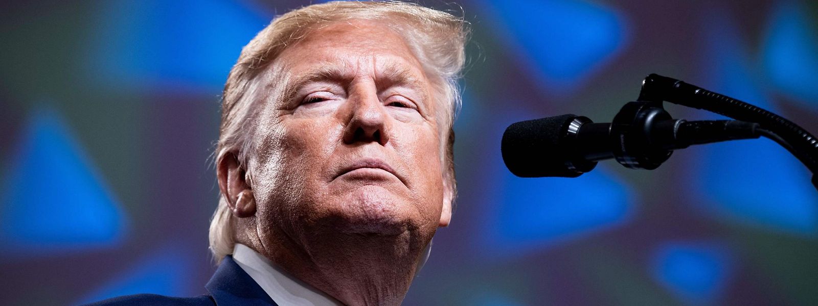 Donald Trump und sein Glaskinn.
