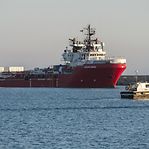 Navio humanitário 'Ocean Viking' sem porto para desembarcar quase 300 migrantes