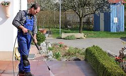 Wer plötzlich einen Handwerker vor der Tür stehen hat, sollte misstrauisch werden.
