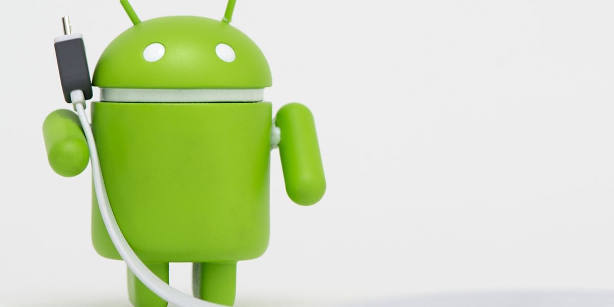 Mit einigen Tricks müssen Android-Smartphones seltener an die Steckdose.
