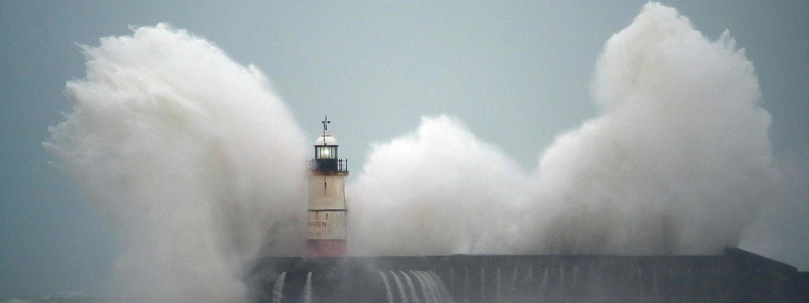 Sturm Sabine an der britischen Küste in Newhaven..