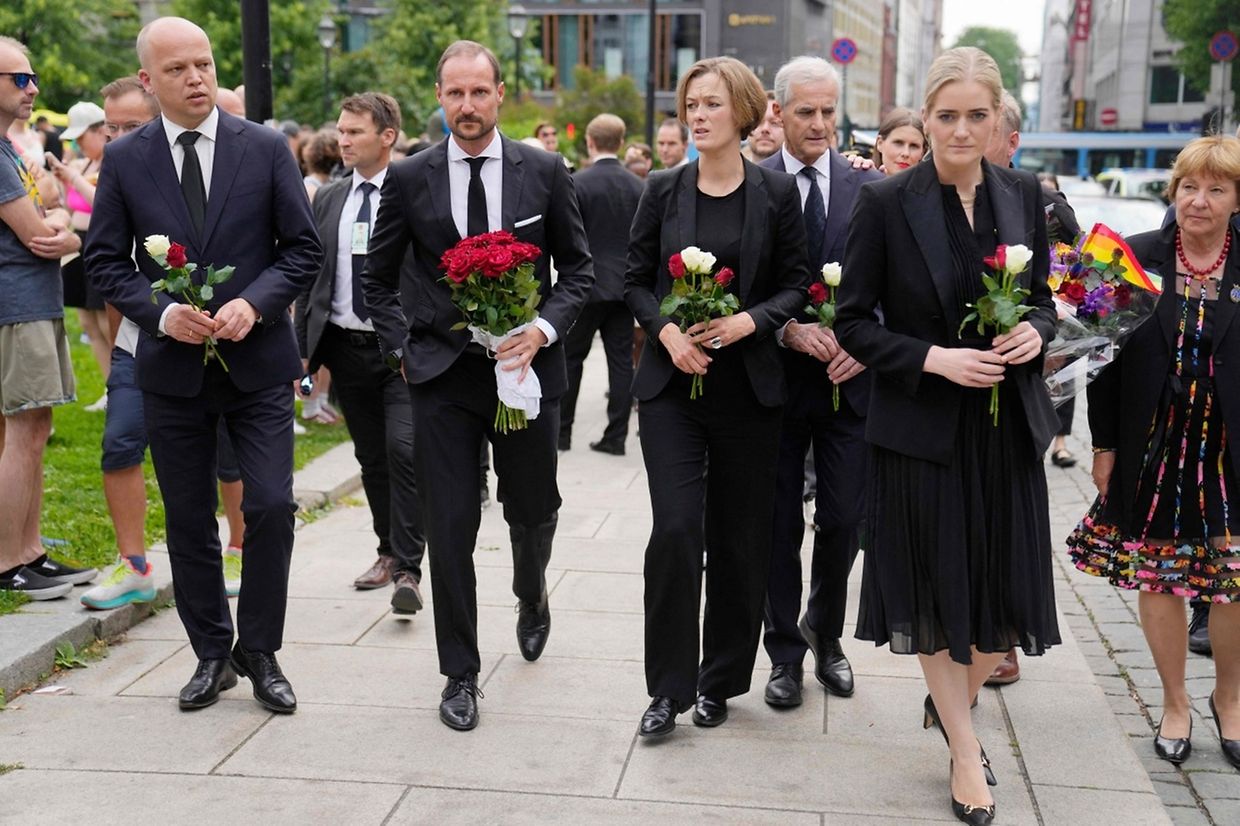 (L to R) Norwegian Finance Minister Trygve Slagsvold Vedum
Crown Prince Haakon of Norway, Norwegian Minister of Culture and Gender Equality Anette Trettebergstuen, Norwegian Prime Minister Jonas Gahr Store and Minister of Justice and Public Security Emilie Enger Mehl visit the crime scene on June 25, 2022, in the aftermath of a shooting outside pubs and nightclubs in central Oslo killing two people injuring 21. (Photo by Javad Parsa / NTB / AFP) / Norway OUT / �The erroneous mention[s] appearing in the metadata of this photo by Javad Parsa has been modified in AFP systems in the following manner: [NORWAY OUT]. Please immediately remove the erroneous mention[s] from all your online services and delete it (them) from your servers. If you have been authorized by AFP to distribute it (them) to third parties, please ensure that the same actions are carried out by them. Failure to promptly comply with these instructions will entail liability on your part for any continued or post notification usage. Therefore we thank you very much for all your attention and prompt action. We are sorry for the inconvenience this notification may cause and remain at your disposal for any further information you may require.�