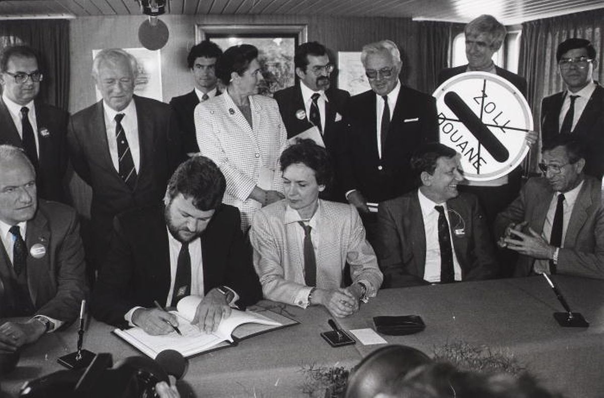 Am 14. Juni 1985 wurde das Schengen-Abkommen in Schengen auf dem Schiff MS Princesse Marie-Astrid geschlossen. Für Luxemburg unterschrieb Robert Goebbels.