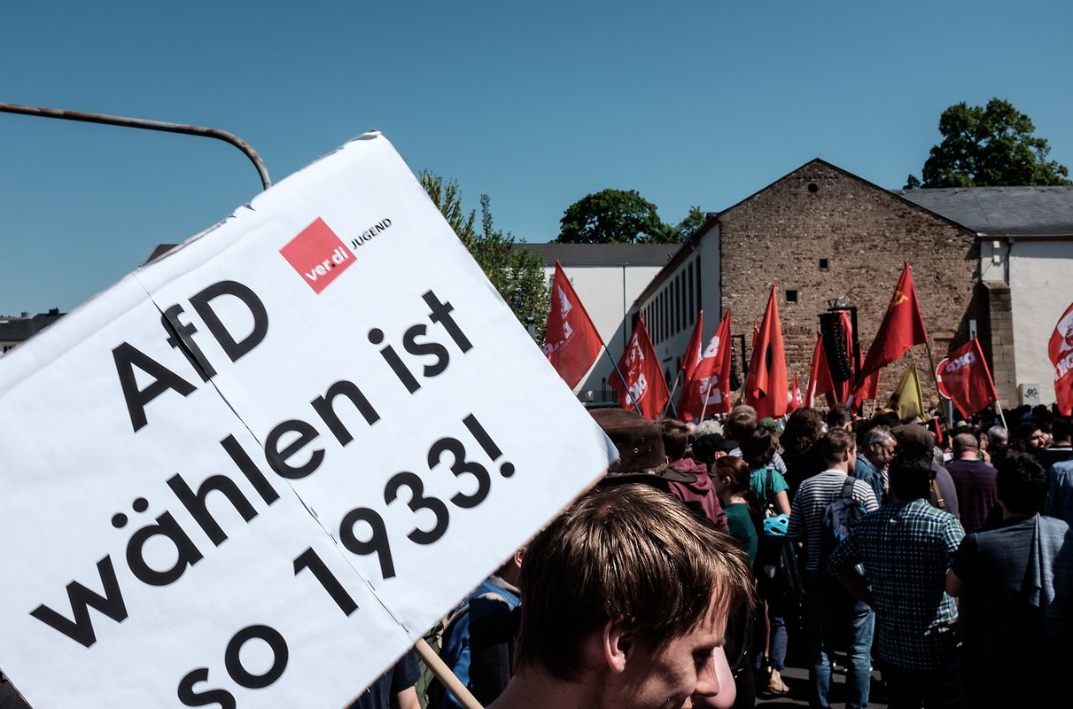 In Trier fanden am Samstag mehrere Demonstrationen statt. Die einen Teilnehmer waren für, die anderen gegen die Ehrung von Karl Marx. 