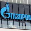 ARCHIV - 03.03.2022, Russland, St. Petersburg: Das Gazprom-Logo ist auf einer Niederlassung des russischen Staatskonzerns in St. Petersburg zu sehen. Das russische Staatsunternehmen Gazprom will ab Dienstag kein Gas mehr an die Niederlande liefern, weil der Gasimporteur seine Rechnung nicht in Rubel bezahlen will. (zu dpa «Russland stoppt Gaslieferungen an die Niederlande») Foto: Igor Russak/dpa +++ dpa-Bildfunk +++