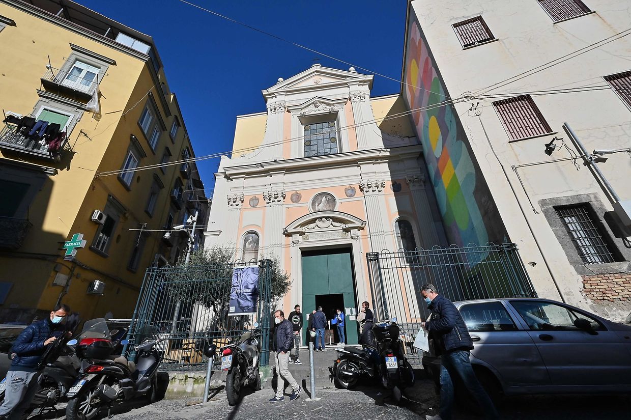 Centro de testes na basílica "San Severo fuori le mura", em Nápoles. 