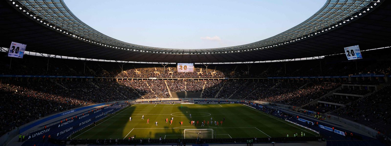In das Berliner Olympiastadion dürfen bei der EM bei einem Fassungsvermögen von gut 70.000 die meisten Zuschauer.