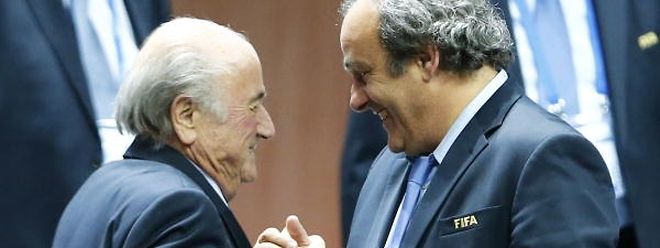 Amis... ou pas. Michel Platini a taclé Sepp Blatter dans un entretien au Monde.