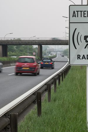 Radar Warnschild am Ende der A4 in Esch Alzette Richtung Rond Point Jean Paul 2. Photo: Guy Wolff