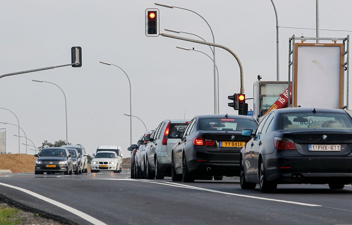 Die heutige Rue Raiffeisen wird zum Boulevard ausgebaut. Der Boulevard Raiffeisen und der Boulevard Kockelscheuer werden die Hauptachsen des neuen Viertels.