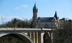 Neue Brücke, Sparkasse