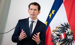 Austrian Chancellor Sebastian Kurz addresses a press conference on "Current information about the Corona aid package for workplaces and companies" in Vienna, Austria, on March 26, 2020. (Photo by GEORG HOCHMUTH / APA / AFP) / Austria OUT