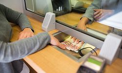 Gebühren für Bankdienste sind manchem ein Ärgernis – auch die Banken selbst zahlen bei der EZB „Kontoführungsgebühren“.