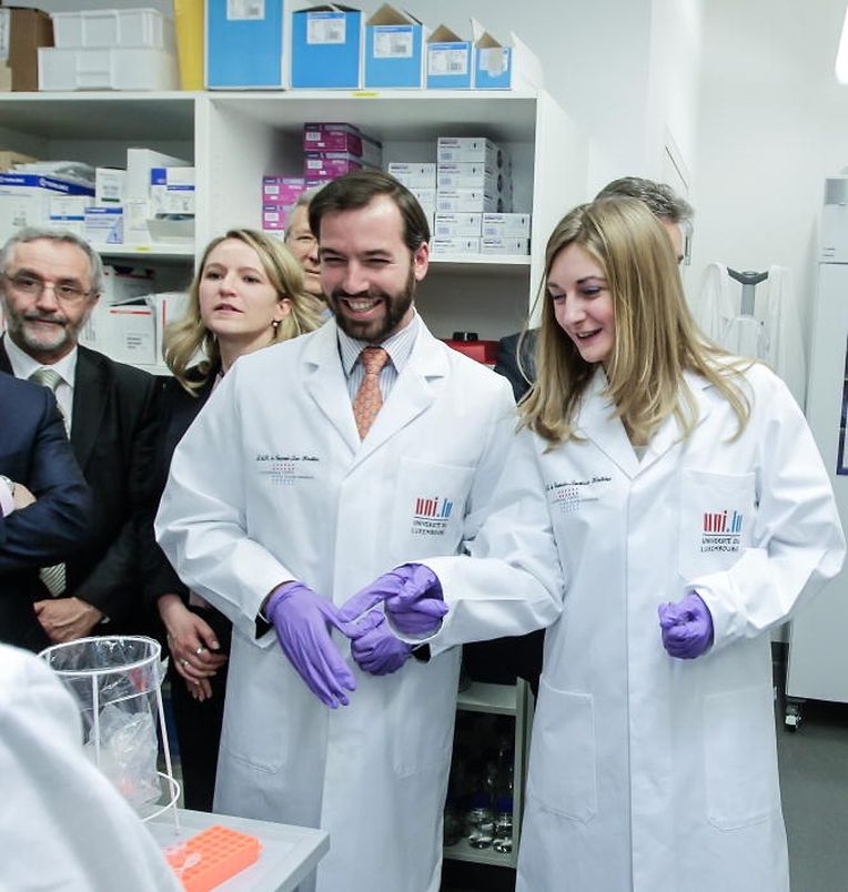 .... um wenig später, spontan selbst den Forscherkittel anzulegen....