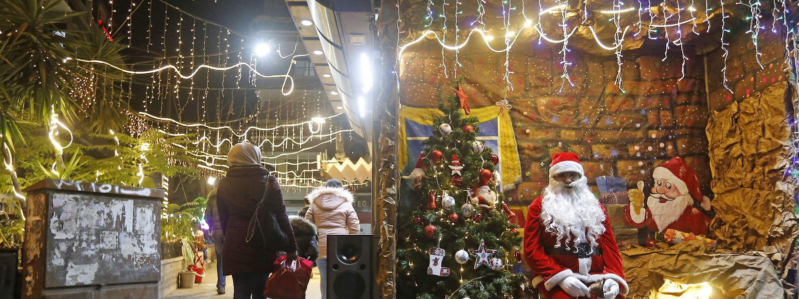 Ein Weihnachtsmarkt in der Hauptstadt Damaskus: Die Idylle trügt. Christen müssen in Syrien und im benachbarten Irak um ihr Leben fürchten. 